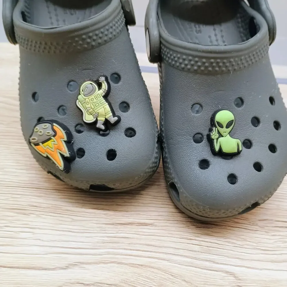 Crocs Unisex Kids 7 Classic Clogs Space Alien Astronaut Dark Gray Sandals